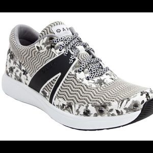 Brand New! Traq By Alegria Shoes